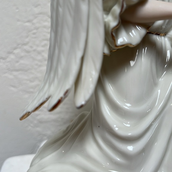 NIB Porcelain Angel Musical - Picture 16 of 16